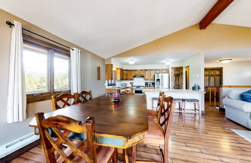 Summit Cove House | Mountain view home with deck, wood-burning fireplace, & WiFi - great location
