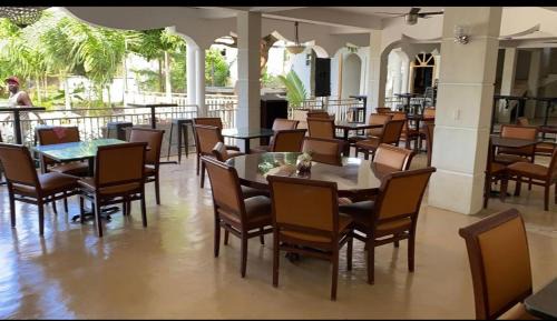 Vaudreuil Hotel | Mountain View Hotel and Bar Restaurant