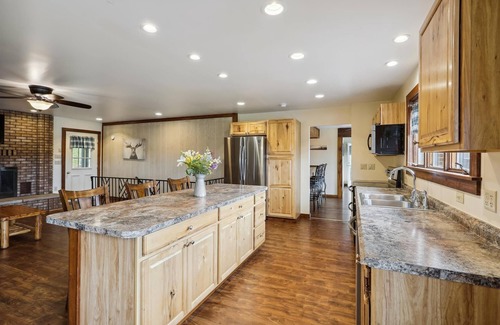Farmington Cabin | Mountain View Lodge | 9BR, 3BA, Pool, Hot Tub, Amazing Views!
