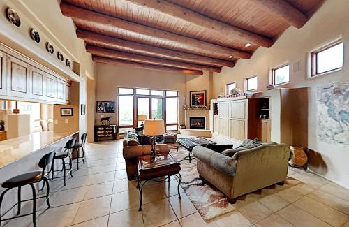 Santa Fe House | Mountain-View Magic