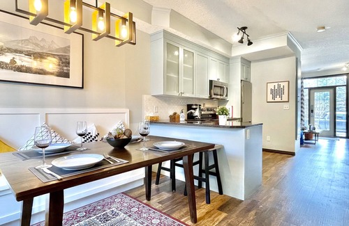 Canmore Ski Chalet | *Mountain View * NewlyReno luxury 2 BR/2BA chalet w/AC, pool open year round