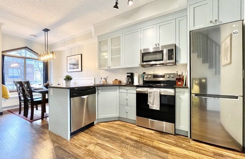 Canmore Ski Chalet | *Mountain View * NewlyReno luxury 2 BR/2BA chalet w/AC, pool open year round