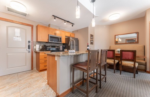 Canmore Condo | Mountain View Penthouse with Hot Tubs - 2 King Beds with Queen Sofa