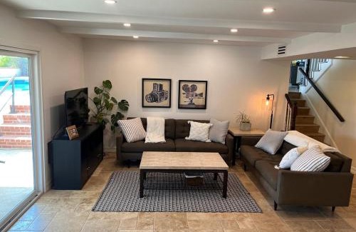 Agoura Hills House | Mountain View Poolside Retreat