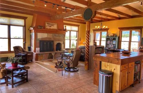 Baca Grande House | Mountain View Room & Bath