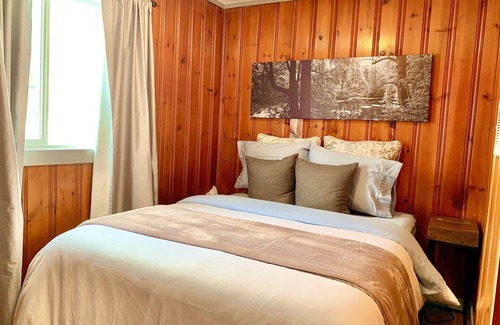 Golden Hotel | Mountain View Suite - Downtown Private Suite