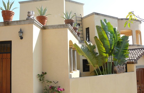 La Manzanilla Apartment | Mountain View Villa Capturing Pacific Breezes
