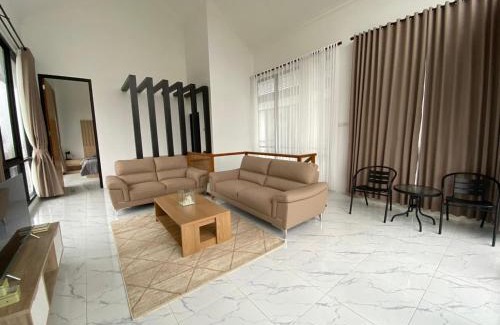 Purbalingga House | Mountain View Villa Serang