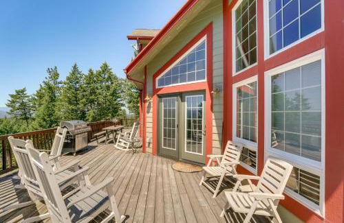 Eureka House | Mountain Views and Deck Spacious Eureka Getaway!