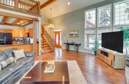 Eureka House | Mountain Views and Deck Spacious Eureka Getaway!