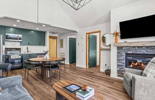 Canmore Apartment | Mountain Views Balcony and Free Parking