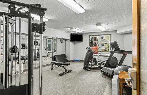 Canmore Apartment | Mountain Views Balcony and Free Parking