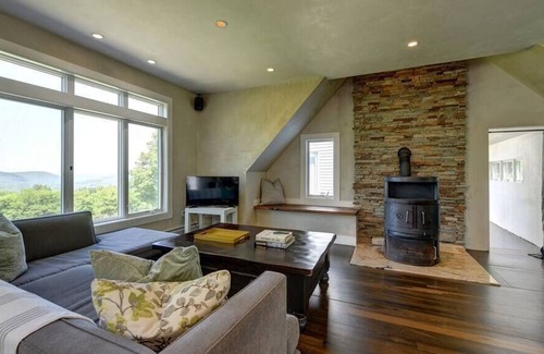 New Lebanon House | Mountain Views For Miles by Evergreen Home