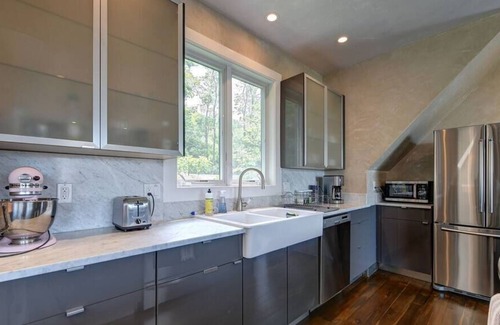 New Lebanon House | Mountain Views For Miles by Evergreen Home