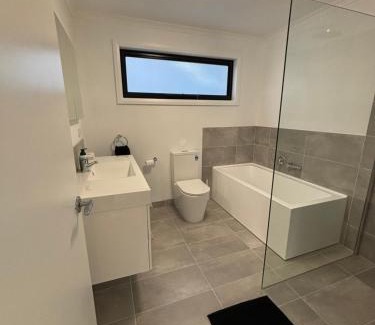 Lenah Valley House | Mountain Views in a Quiet Neighbourhood also Close to CBD