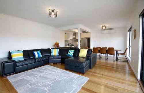 Lenah Valley House | Mountain Views in a Quiet Neighbourhood also Close to CBD
