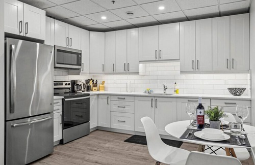 Canmore Apartment | Mountain Views | Spacious 1 Bed | Central Location