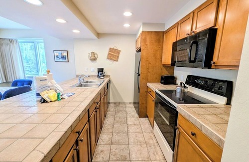 Keystone Condo | Mountain views, spacious, trails, shared hot tub