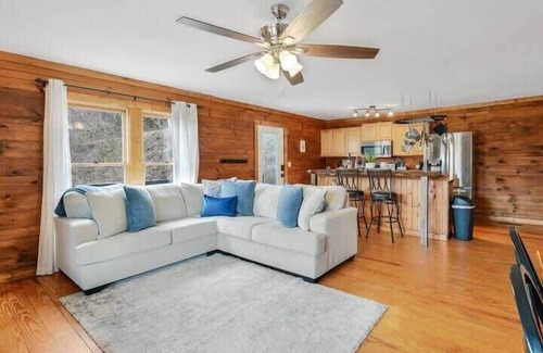 Canton Cabin | Mountain Views with Covered Decks and Hot Tub