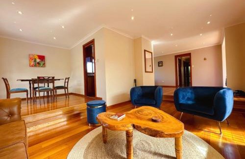 West Moonah House | Mountains and Treetops Retreat - Nature Getaway
