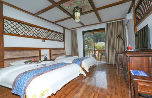 Yongding Hotel | mountainside