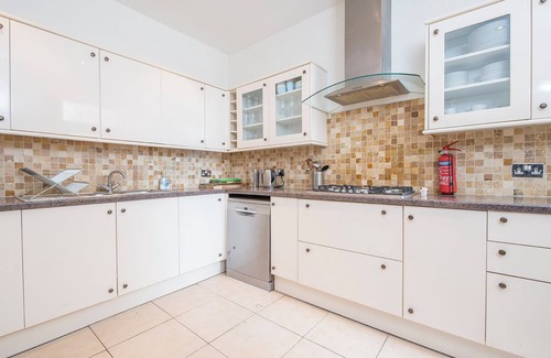 Fishguard Cottage | Mowbray, Holiday Cottage Fishguard, Sleeps 10, 5 bedrooms, bathrooms