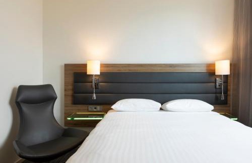 Dyce Hotel | Moxy Aberdeen Airport