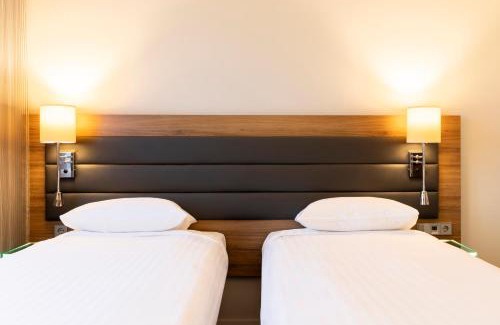 Dyce Hotel | Moxy Aberdeen Airport