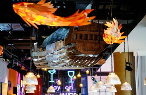 Jiangbei District Hotel | Moxy Ningbo Old Bund