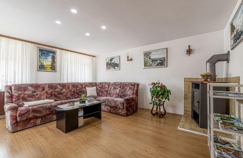 Nova Vas House | Mržek House with Sauna - Happy Rentals
