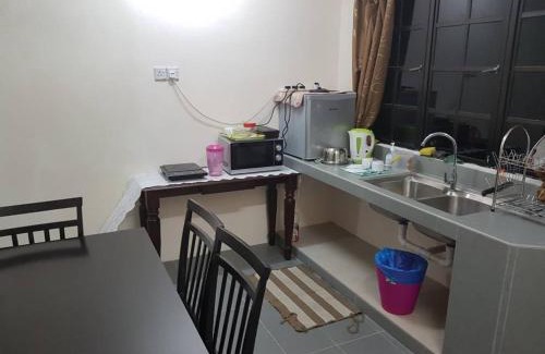 Merbau Sempak House | MRI Residence - Homestay in Sg Buloh with Swimming Pool - No Pork&Alcohol Allowed