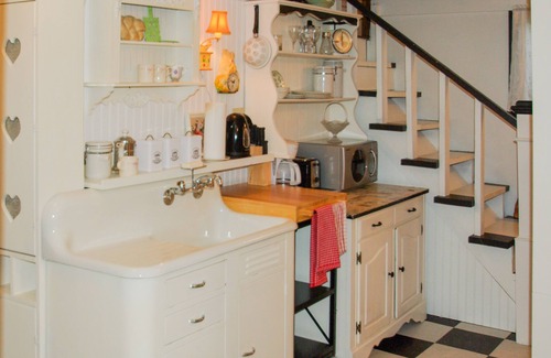 Hilltop Apartment | Mrs Jensen's Bakery Suite. a very sweet suite