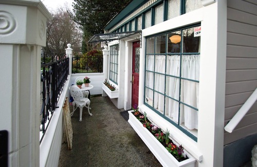 Hilltop Apartment | Mrs Jensen's Bakery Suite. a very sweet suite