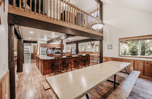 Warnick Cabin | Mt Baker Lodging Cabin 3 is a Very large cabin on acreage
