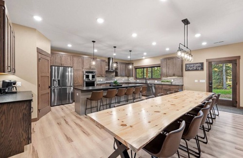 Lead Cabin | Mt. Ever-Rest - Family Cabin near Nature & Dining