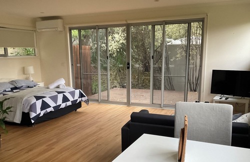 Healesville House | Mt Rael Corporate Retreat (6 separate cabins/suites) plus function centre