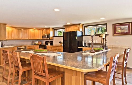 Enumclaw House | Mt Rainier & Crystal Mt is your back yard in the Town of Enumclaw