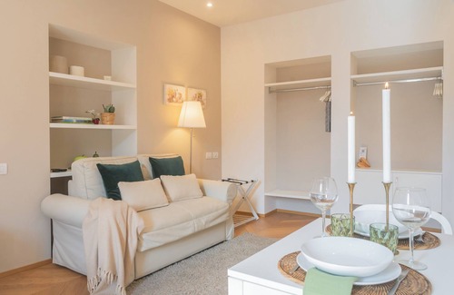 Como Apartment | MT Studio 1 - Studio Apartment, Sleeps 2