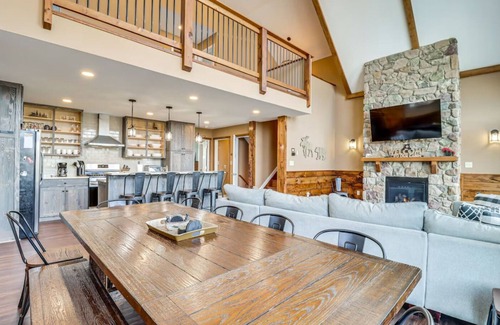 Sybertsville Ski Chalet | Mt. Top Rustic Chalet in Eagle Rock Resort.