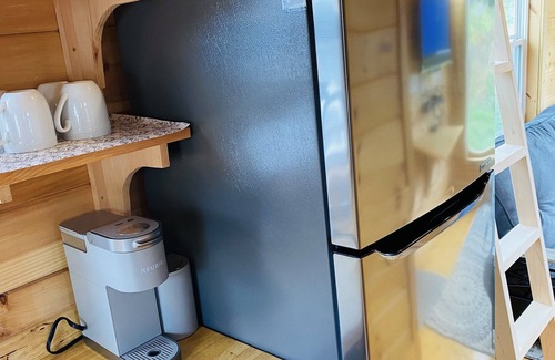 Newport Cabin | Mtn Roots cozy Cabin in the ITH Community in the Smoky Foothills