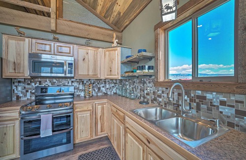 Livingston Cabin | Mtn-View Cabin 40 Mi to Yellowstone Ntl Park!