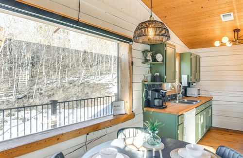 Bailey Cabin | Mtn-View Haven w/Hot Tub: 9 Mi to Dtwn Bailey
