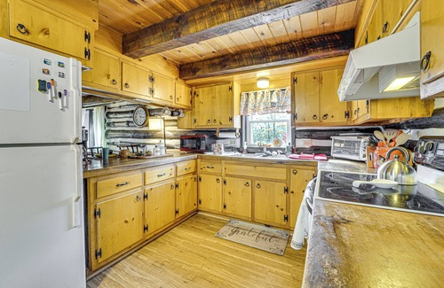 Oakland Mills Cabin | Mtn-View Mifflintown Cabin Near Hiking Trails!