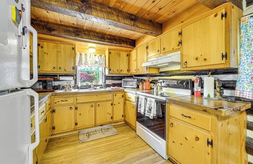 Oakland Mills Cabin | Mtn-View Mifflintown Cabin Near Hiking Trails!