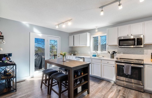 McGaheysville House | Mtn Views~Hot Tub~2 Game Rms~Fire Pit~Pet Friendly~Top of Mountain