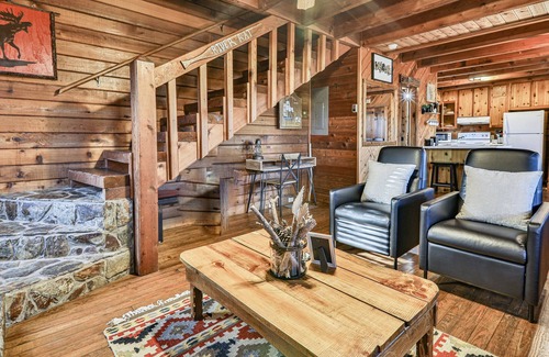 Blue Ridge Cabin | Mtn Views! Triple decks, hot tub under the stars, secluded feel log cabin, games