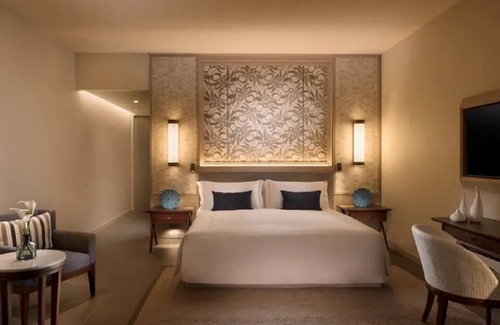 Plaine Magnien Hotel | Comfort and Convenience! 3 Modern Units, Beachfront, Outdoor Pool, Free Parking!