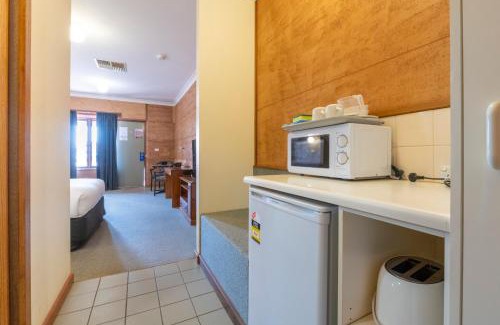 Coober Pedy Hotel | Mud Hut Motel