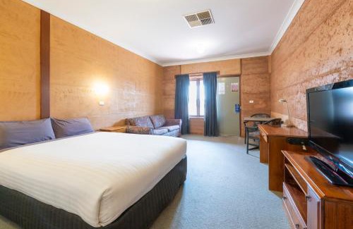 Coober Pedy Hotel | Mud Hut Motel