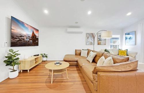 Mudjimba House | Mudjimba Beach Haven - Stroll to the Water